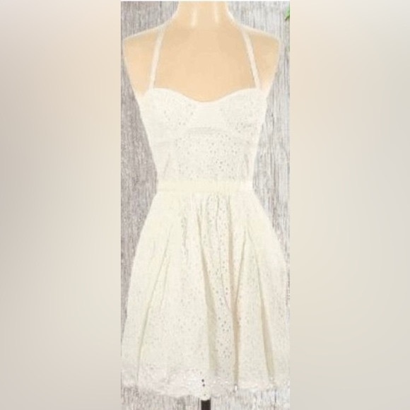 Aritzia Talula size 0 open back halter eyelet dress - Picture 15 of 16